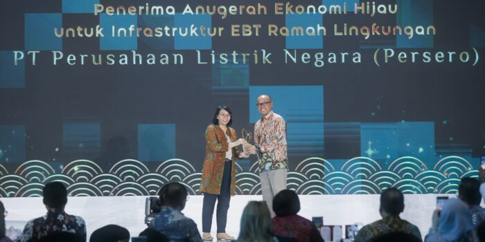 Komitmen Transisi Energi, PLN Raih Anugerah Ekonomi Hijau untuk Infrastruktur EBT Ramah Lingkungan