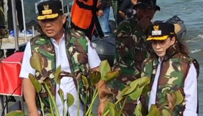 Wabup Vanda Sarundajang Dampingi Gubernur Sulut YSK Tinjau Pembersihan Eceng Gondok di Danau Tondano