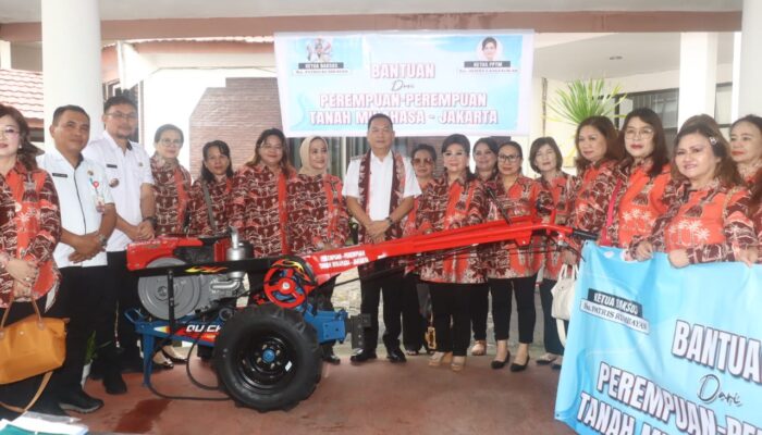 Caroll Senduk Apresiasi Bantuan Hand Traktor dari P2TM untuk Perkuat Pertanian di Tomohon