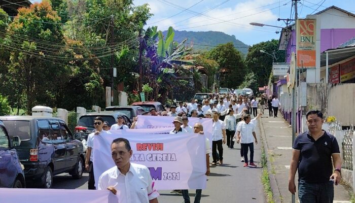 Padati Gedung Sinode, Gerakan Reformasi GMIM Desak Sidang Majelis Istimewa Segera Digelar dan Transparansi Pengelolaan Keuangan