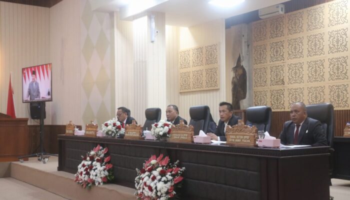 Wali Kota Caroll Senduk Hadiri Rapat Paripurna DPRD Mendengarkan Pidato Presiden RI terkait APBN 2025