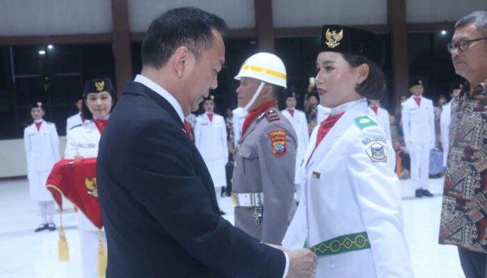 Walikota Caroll Senduk Kukuhkan Paskibraka Kota Tomohon 2025 Putra Putri Terbaik Siap Kibarkan Merah Putih di HUT RI ke 80