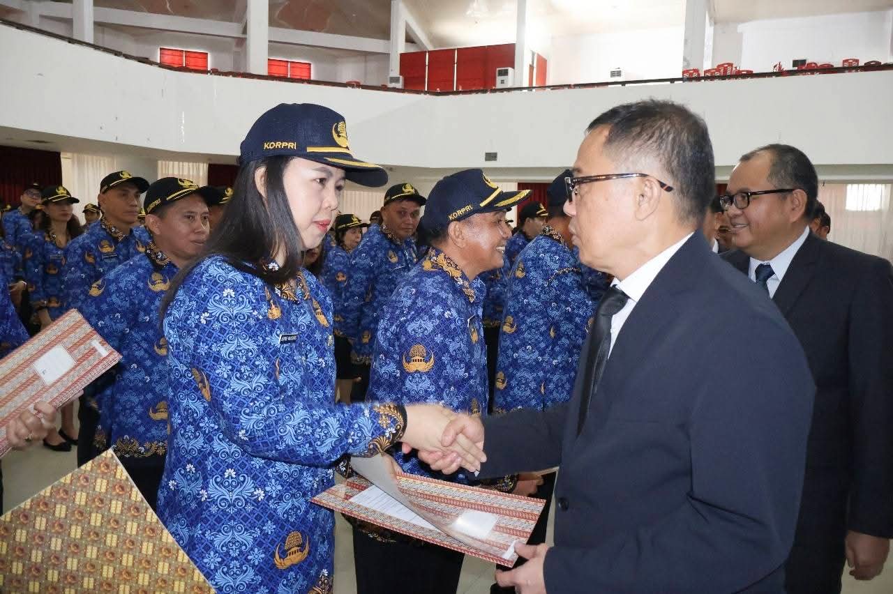 ASN PPPK UNSRAT Diminta Bekerja dengan Integritas dan Hati Pengabdian 1 FB IMG 1761827325785