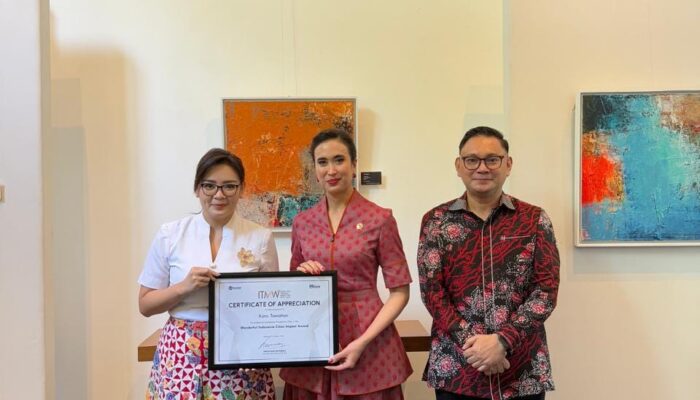 Wawali Sendy Rumajar Terima Penghargaan Pariwisata Nasional untuk Kota Tomohon
