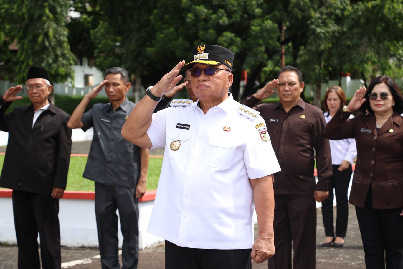 Jelang HUT Minahasa ke-597 Bupati Dondokambey Ziarah Ke Makam Mantan Bupati Minahasa di Kairagi 1 IMG 20251029 WA0111
