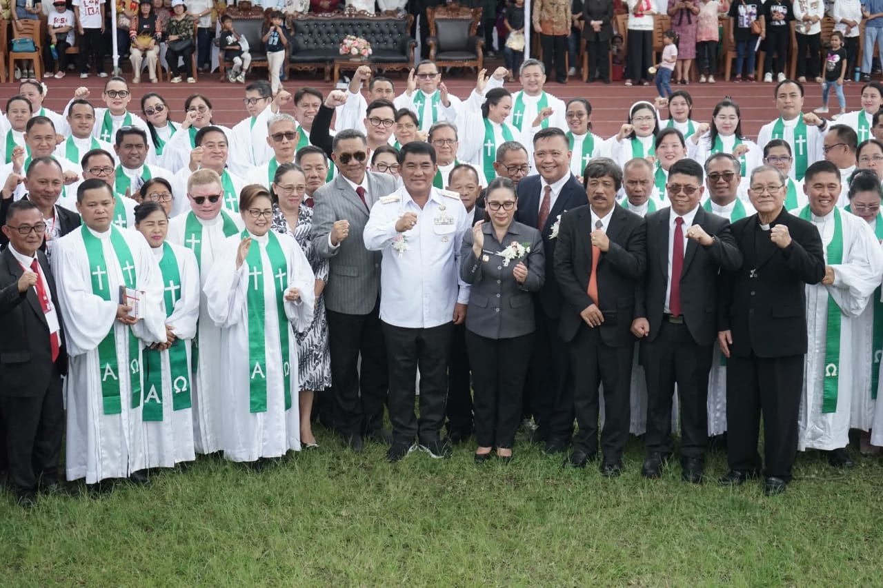 Wabub VaSung Dampingi Gubernur YSK Pada Ibadah Agung HUT KGPM ke-92 1 IMG 20251029 WA0127