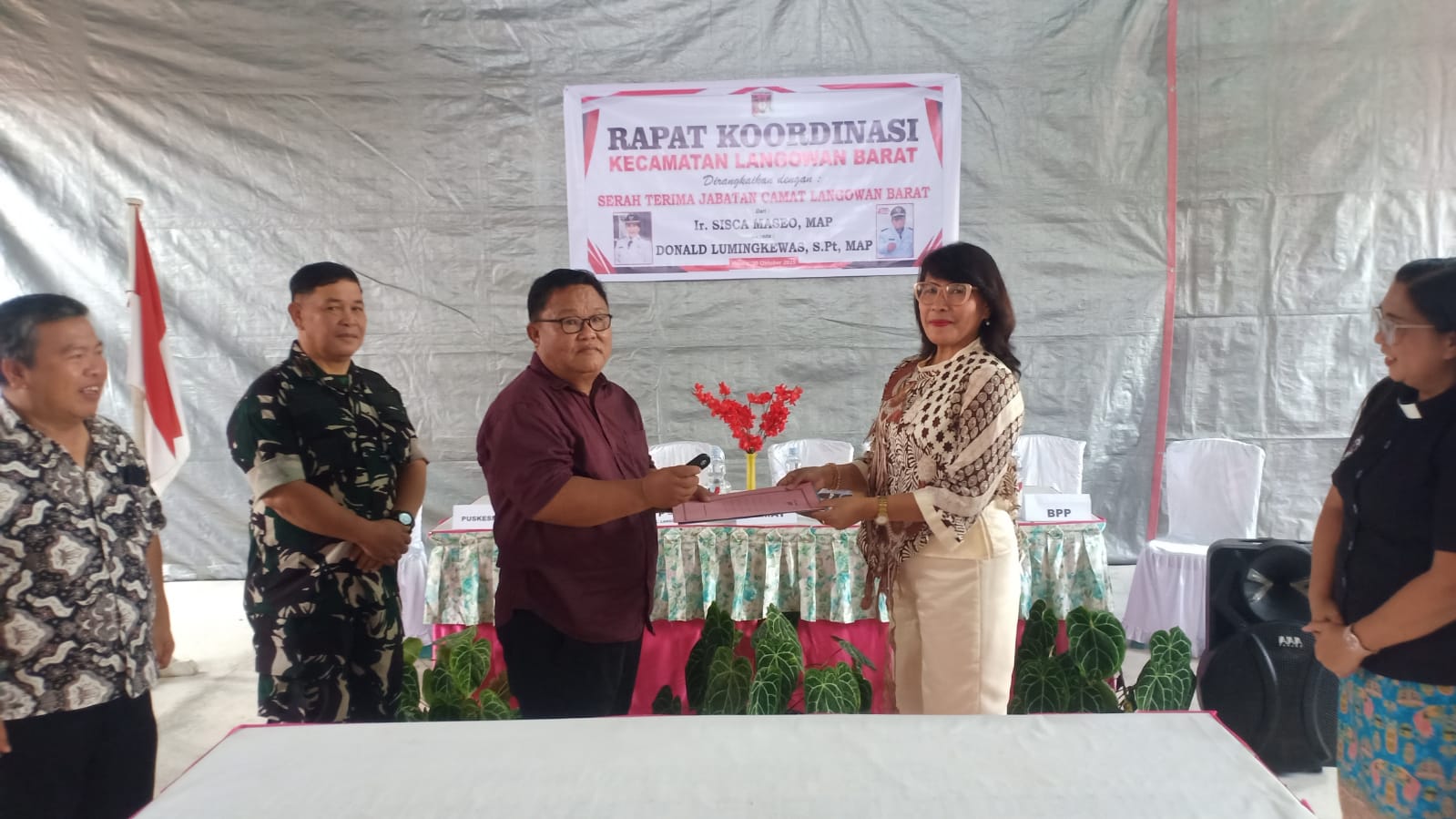 Sertijab Camat, Donald Lumingkewas Resmi Gantikan Sisca Maseo di Kecamatan Langowan Barat 1 IMG 20251031 WA0061