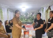 Wawali Tomohon Sendy Rumajar Melayat ke Rumah Duka Keluarga Nander-Mokorimban
