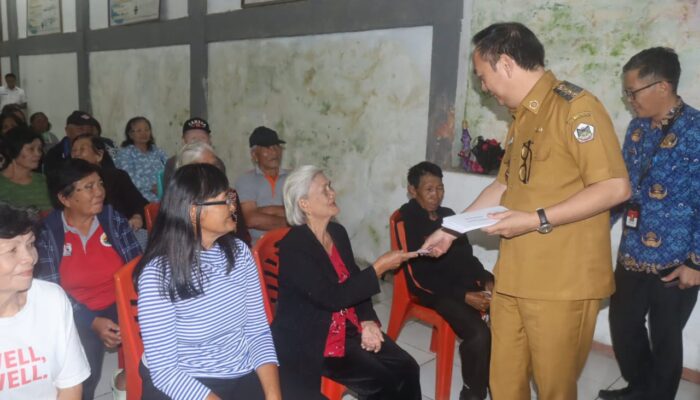 Pemkot Tomohon Salurkan Bantuan untuk 476 Lansia, Pastikan Akses Kesehatan dan Pendidikan Tetap Gratis 4 315059