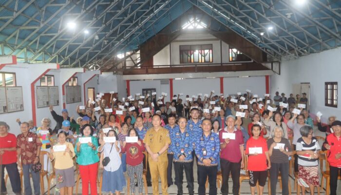 Pemkot Tomohon Salurkan Bantuan untuk 476 Lansia, Pastikan Akses Kesehatan dan Pendidikan Tetap Gratis 5 315065