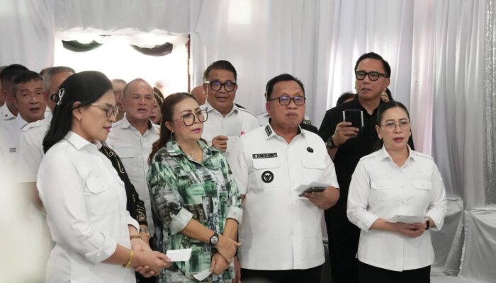 Bupati dan Wabup Minahasa Hadiri Ibadah Penghiburan Alm. Max Pangkerego