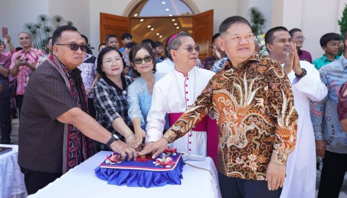 Bupati Robby Dondokambey Resmikan Gedung Gereja Katolik St. Blasius Kalasey