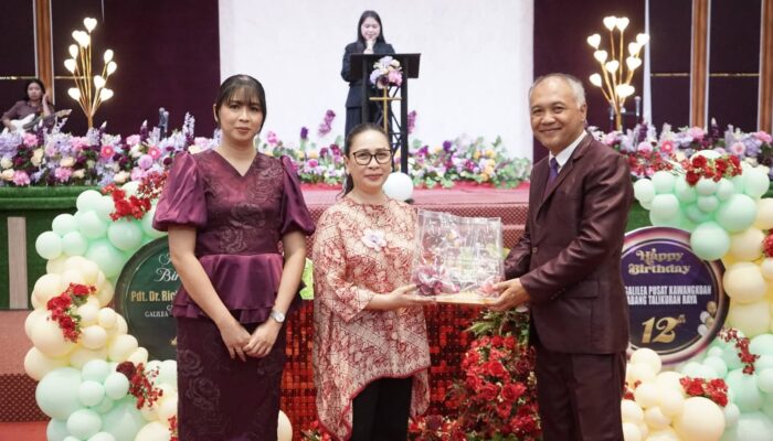 Wabup VaSung Hadiri Ibadah Syukur HUT GPdI Cabang Talikuran ke-12