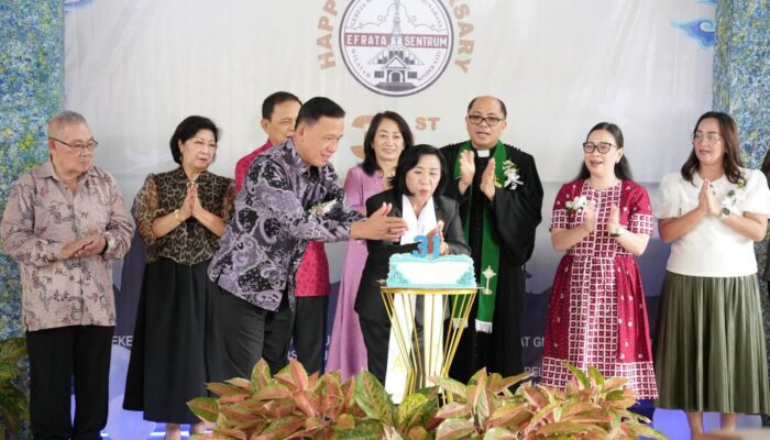 Wabup VaSung Hadiri Ibadah Syukur HUT Jemaat GMIM Efrata Sentrum Sonder ke – 31