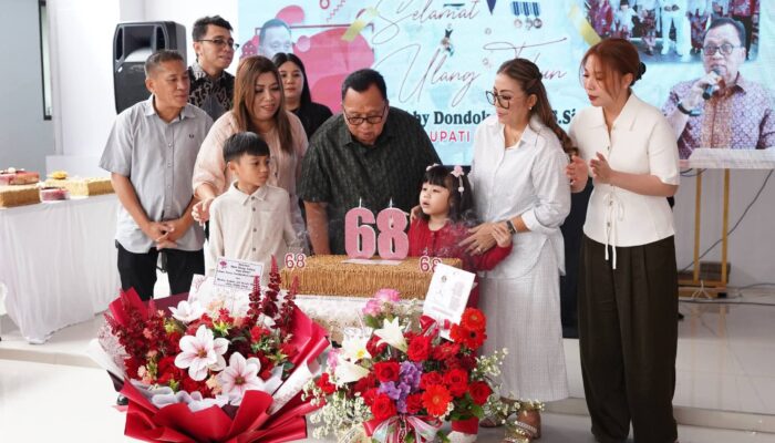 Syukur HUT Ke-68 Bupati Dondokambey, Rayakan Dengan Ibadah Bersama Keluarga