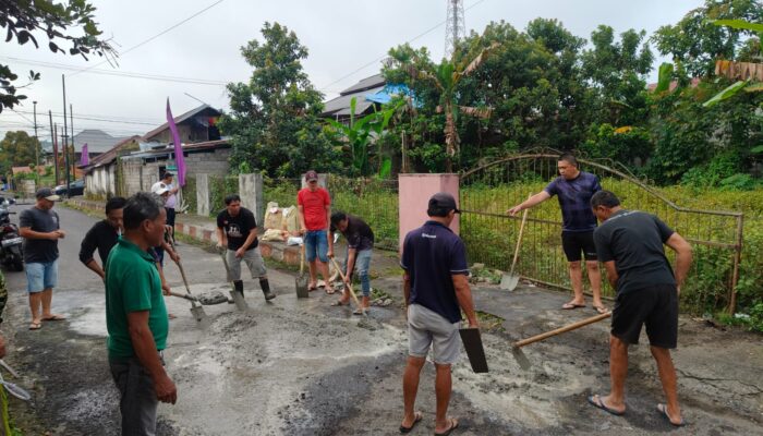 Gotong Royong Jadi Solusi, Dikomandoi Lurah Reky Tuelah Jalan Rusak di Matani Tiga Mulai Diperbaiki