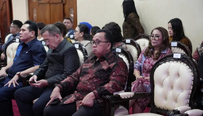 Apresiasi Pencapaian Akademik, RD-Vasung Hadiri Ujian Program Doktor Joune J.E. Ganda di IPDN Cilandak