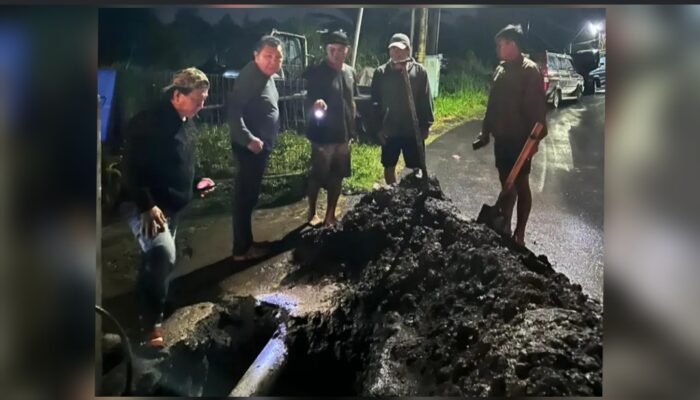 Tak Kenal Hari Libur Adrian Ngenget Pantau Langsung, PDAM Tomohon Perbaiki Pipa Demi Pelayanan Warga