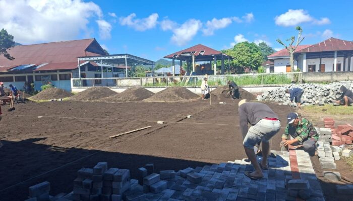 Pemdes Walewangko Lakukan Pekerjaan Fisik Tahun 2026, Pemasangan Paving Block Untuk Halaman Kantor Desa