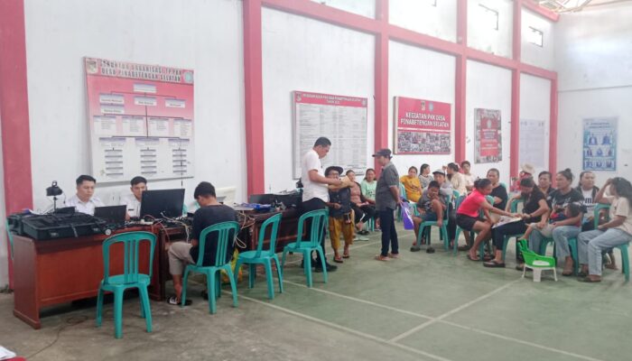 Diinisiasi Pemdes Pinabetengan Selatan, Program JeBol Administrasi Kependudukan Disdukcapil Minahasa Antusias Diikuti Warga