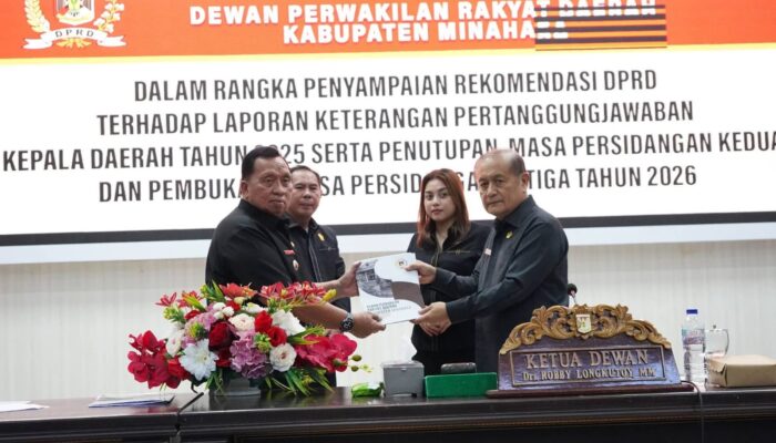 Ketua DPRD Minahasa Didampingi Wakil Ketua Membuka Rapat Paripurna Terkait Penyampaian Rekomendasi DPRD