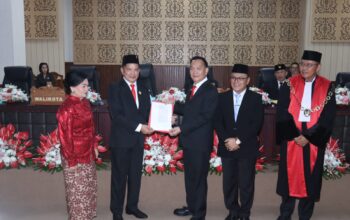 Johny Runtuwene Resmi Jabat Ketua DPRD Tomohon, Wali Kota Caroll Senduk Tekankan Sinergi Bangun Daerah