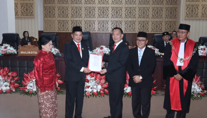 Johny Runtuwene Resmi Jabat Ketua DPRD Tomohon, Wali Kota Caroll Senduk Tekankan Sinergi Bangun Daerah