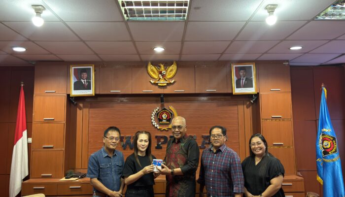 103 KTA PWI Sulut Diserahkan Ketum Akhmad Munir, Sintya Bojoh: Momentum Perkuat Profesionalisme Wartawan