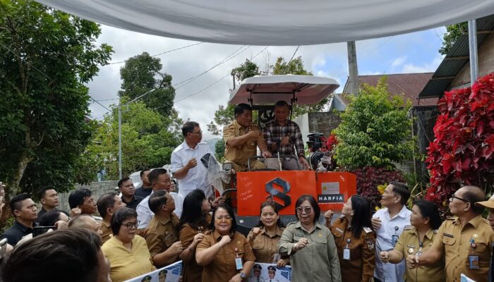 Ketahanan Pangan Sulut Dikuatkan, Traktor Dibagikan ke Kelompok Tani Minahasa