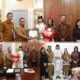 Bupati Minahasa Robby Dondokambey Beri Penghargaan kepada Paskibraka Nasional Faith Louisa Tabitha Maengkom