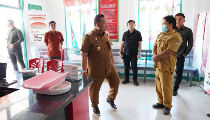 Bupati RD Sidak Puskesmas Palakelan, Tekankan Kualitas dan Disiplin Pelayanan