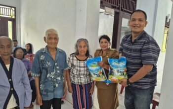 Kejari Kepulauan Talaud Salurkan Peduli Lansia, 55 Warga Terima Bantuan Beras