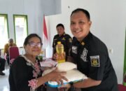 Kejari Talaud Salurkan Bantuan Sembako untuk 60 Lansia di Rainis dan Tule Utara