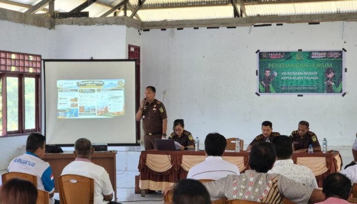 Kejari Talaud Beri Penerangan Hukum di Gemeh, Dorong Sinergi Cegah Karhutla