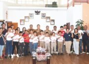 Caroll Senduk Lepas SSB Bina Putra Tomohon ke Bali, Pesan Jaga Kekompakan dan Junjung Sportivitas